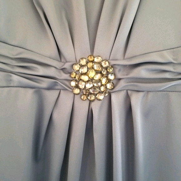 Satin gray semi-formal - Picture 2 of 4